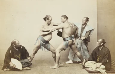 Lutteurs de sumo (photo noir et blanc colorisée à la main)
